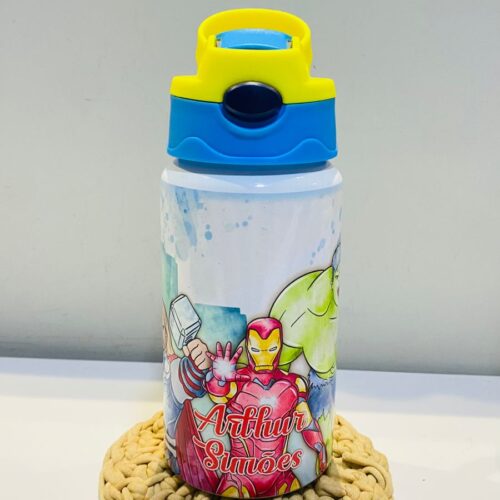 Garrafa Escolar Personalizada – Edição Super-Heróis (Nome Gravado)