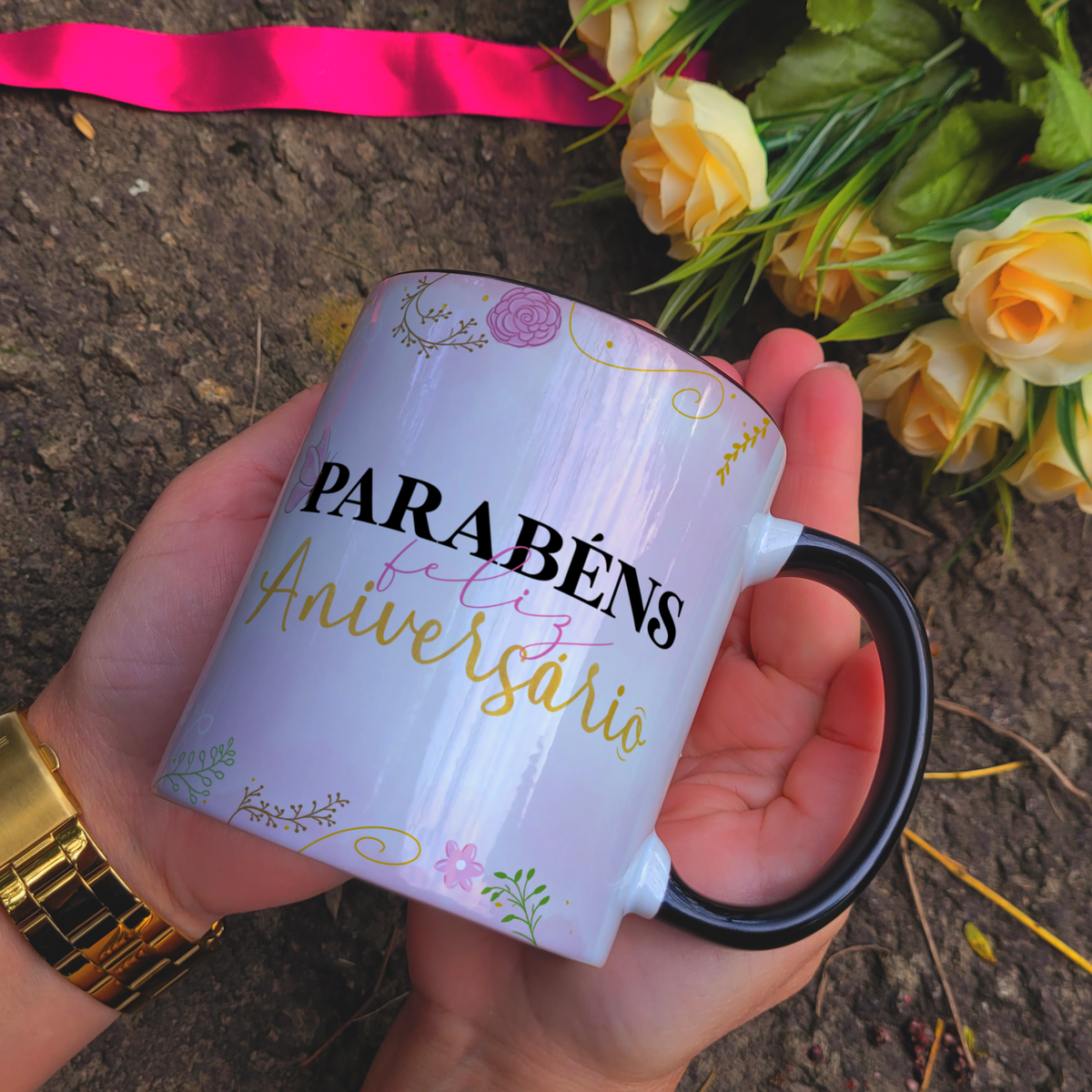 Caneca Feliz Aniversário Alça e Fundo Preto (Parabéns)