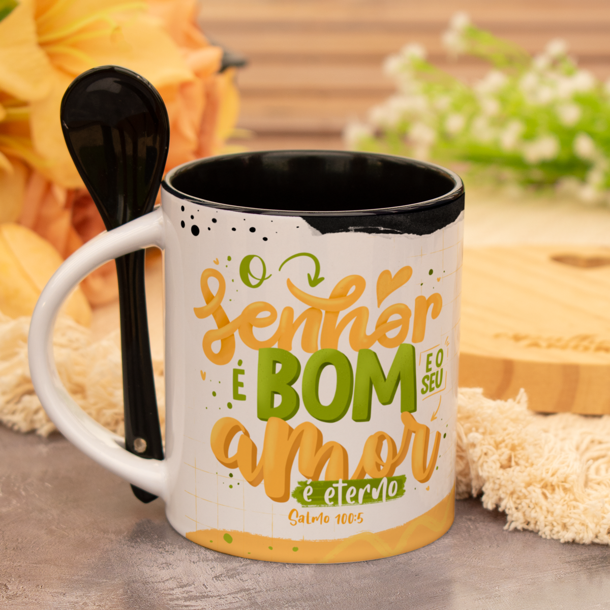 Caneca Personalizada O Senhor é... Alça Preta c/ Colher