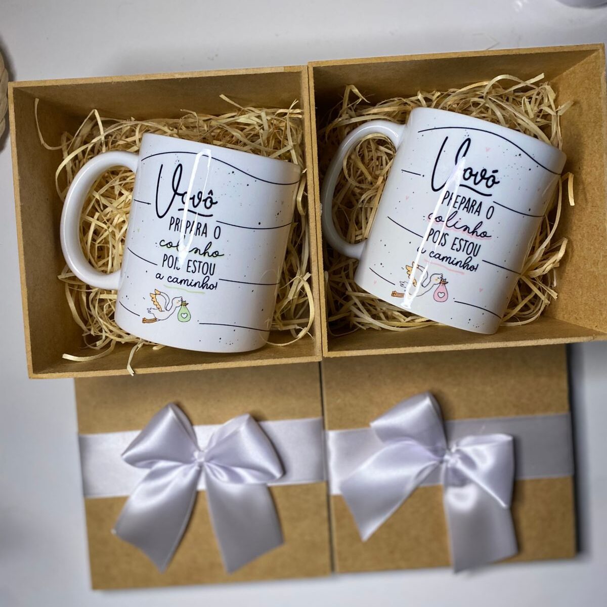 Kit Revelação de Gravidez - 2 Canecas "Prepara o Colinho" + Caixa de Presente Luxo em MDF - Image 5